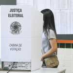 Pode votar de bermuda, chinelo ou boné no dia da eleição?