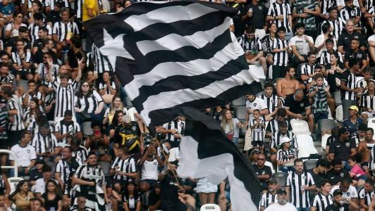 Mulheres e crianças da torcida do Botafogo poderão entrar de graça no jogo contra o Cruzeiro