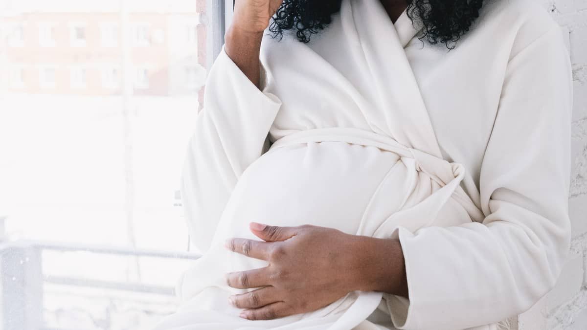 Mulheres negras têm o dobro de chances de morrer durante a gravidez nos EUA; aponta relatório