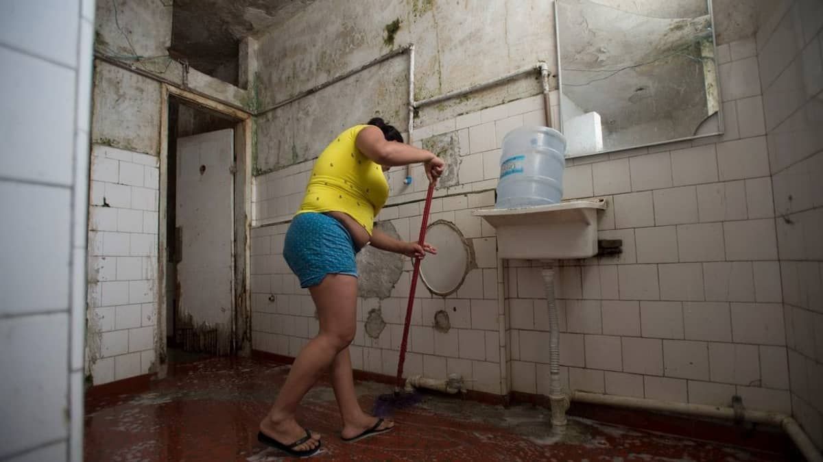 Mulheres gastam o dobro de tempo se dedicando ao serviço doméstico, aponta IBGE