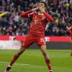 Bayern vence Borussia Dortmund e assume liderança da Bundesliga