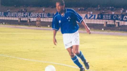 Muller vestiu a camisa do Cruzeiro entre 1998 e 2000 • Acervo Cruzeiro