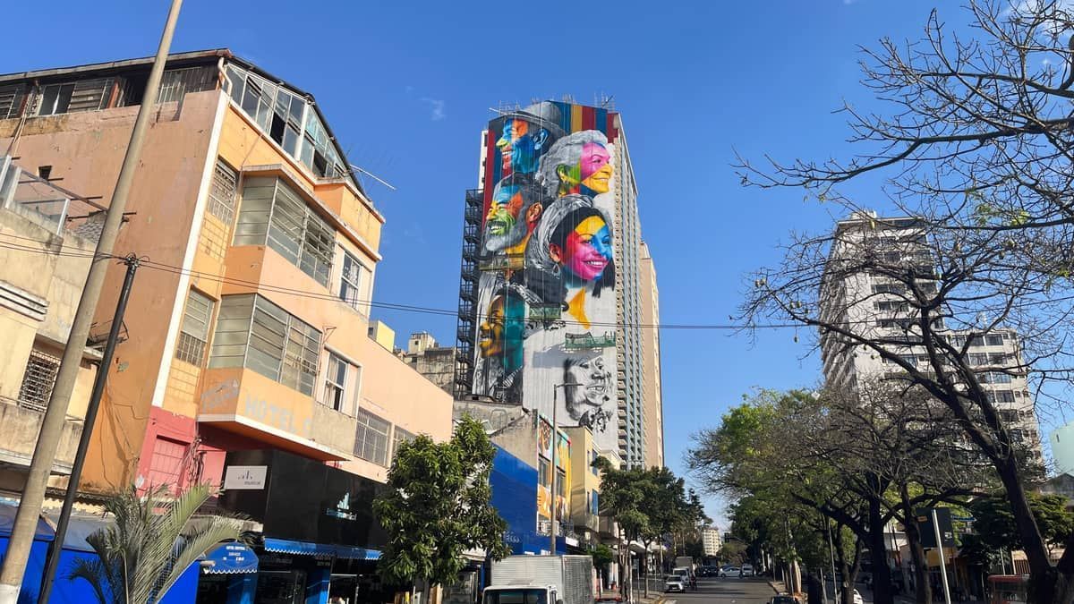 Primeiro mural de Eduardo Kobra em BH ganha rostos e cores; veja fotos