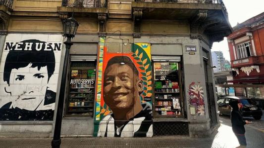 Mural de Pelé no centro histórico de Buenos Aires