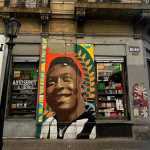 Ruas de Buenos Aires ganham mural com rosto de Pelé