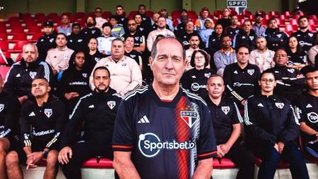 Muricy serviu de modelo para nova camisa