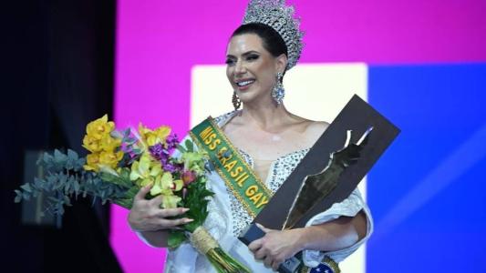 Muriel Lorensoni, do Espirito Santo, como a vencedora do 41 ° Miss Brasil Gay