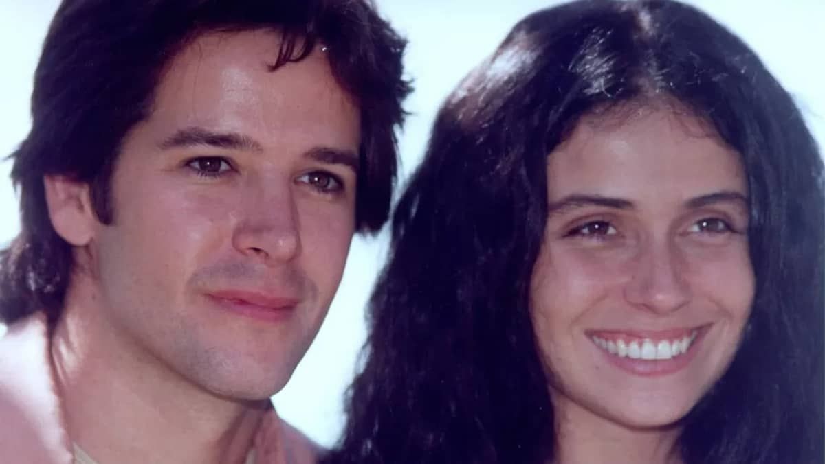 Giovanna Antonelli e Murilo Benício recriam cena de 'O Clone': 'Lucas vendo a Jade dançar 20 anos depois'