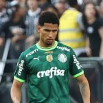 Zagueiro do Palmeiras pode pegar gancho de seis jogos por expulsão contra o Corinthians