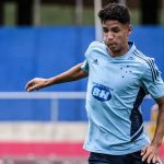Cruzeiro: volante relacionado para Copa São Paulo assina primeiro contrato e tem multa de R$ 330 milhões