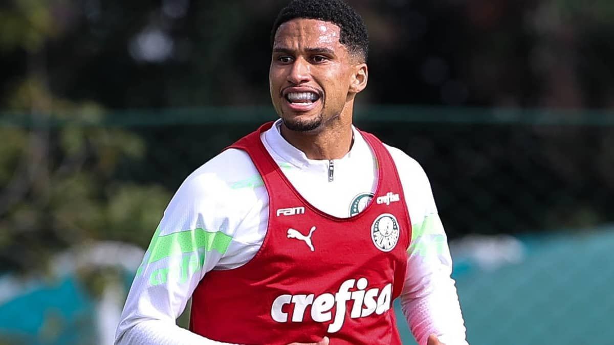 Zagueiro do Palmeiras se aproxima de retorno aos gramados
