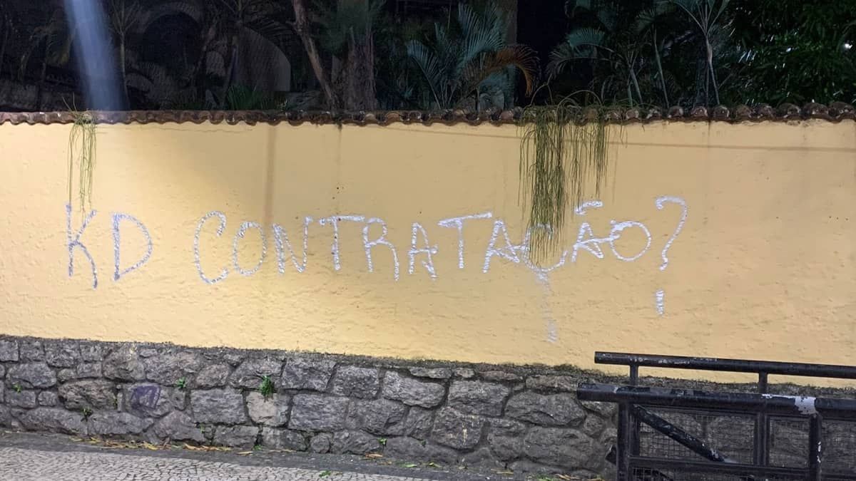 Botafogo: torcida protesta contra SAF e treinador