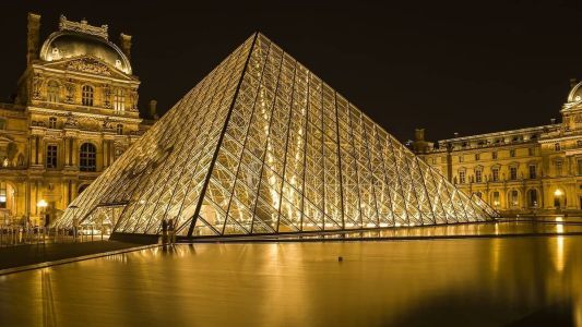 Museu do Louvre foi evacuado às pressas após ameaça de atentado terrorista