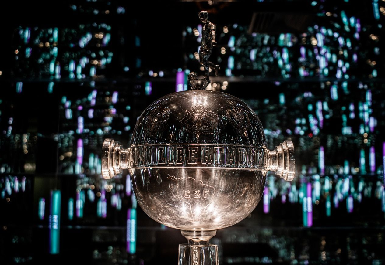 Fluminense inaugura nova sala de troféus, com taça da Libertadores de protagonista
