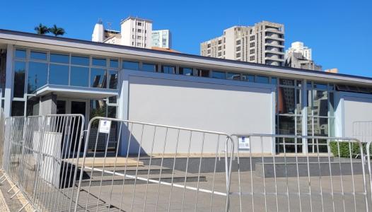 Foto mostra fachada do Museu de Artes e Ofícios, em Belo Horizonte