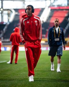 Musiala, atacante do Bayern de Munique, sofreu uma grave lesão neste sábado (5)