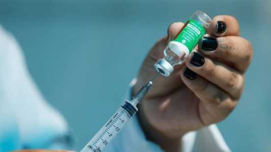 Na 1ª etapa, serão vacinadas pessoas com 70 anos ou mais