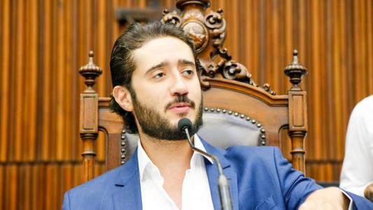 Na ação desta quinta, a defesa de Gabriel argumenta, ainda, que uma tentativa de se votar o afastamento do cargo de presidente geraria a cassação