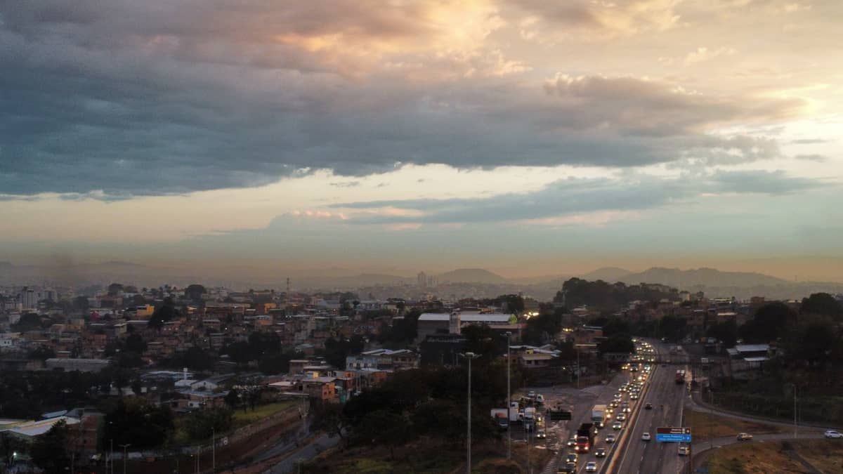Previsão do tempo: Belo Horizonte terá pancadas de chuva com ventanias nesta segunda-feira  
