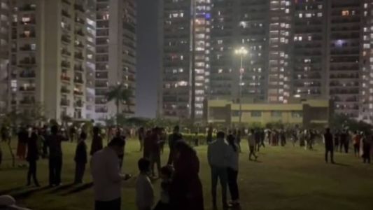 Na cidade de Nova Deli, na Índia, pessoas precisaram sair de suas casas