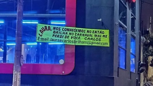 Na esperança de encontrar a moça ele pendurou uma faixa na rua Mem de Sá, no bairro Santa Efigênia, em Belo Horizonte