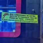 Folião pendura faixa para procurar paquera que conheceu no Então, Brilha!