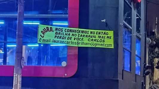 Na esperança de encontrar a moça ele pendurou uma faixa na rua Mem de Sá, no bairro Santa Efigênia, em Belo Horizonte