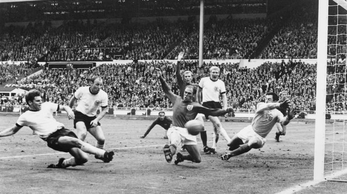 Na foto, disputa entre Alemanha e Inglaterra pela Copa do Mundo de 1966