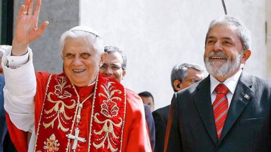 Na foto, Papa Bento XVI e Lula no Brasil, em 2007