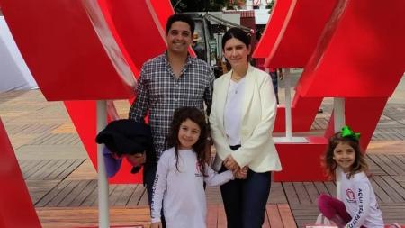 Na foto, Ramsés, Fabíola e as duas filhas, Letícia e Rafaela