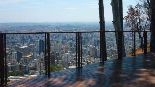 Na imagem, o mirante do Parque das Mangabeiras, na região Centro-Sul de BH