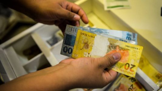 Na média, a renda do trabalhador brasileiro foi de R$ 2.891 no trimestre encerrado em abril