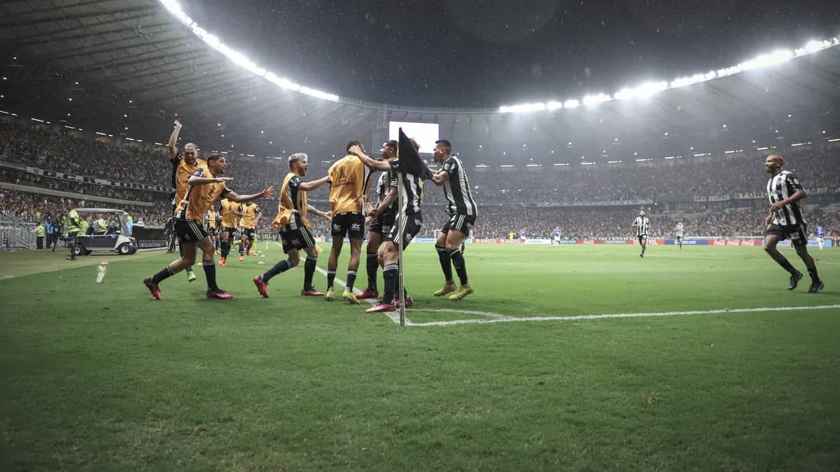 Atlético busca ressarcimento após multa da Conmebol pelo gramado do Mineirão