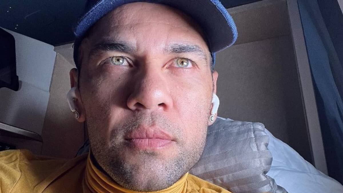 Acusado de estupro, Daniel Alves faz greve de fome em presídio após suposto divórcio, diz TV espanhola