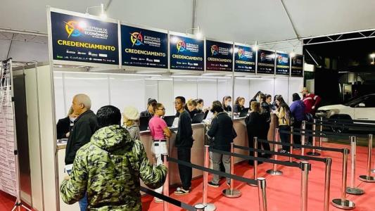 Na programação, stands de expositores, oficinas, capacitações, shows com artistas locais e reuniões de entidades