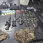 Polícia encontra fuzis na casa de suspeito de participar do roubo em carro forte em São Paulo