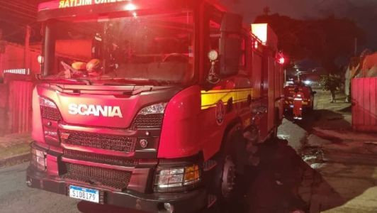 Na residência, foram encontrados indícios de incêndio criminoso