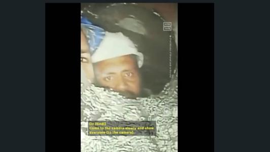 Na semana passada, foram feitas imagens precárias dos operários pelo mesmo túnel por onde está sendo colocados água e mantimentos