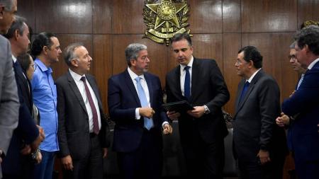 Na semana passada, Lira entregou texto aprovado na Câmara a Pacheco