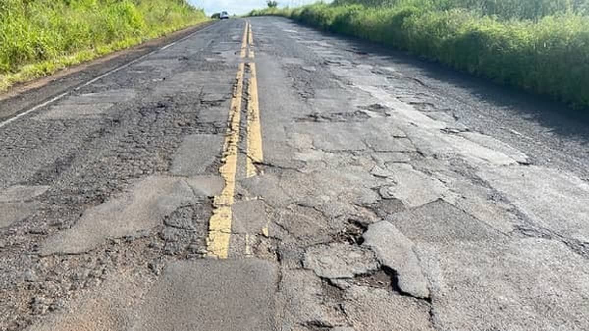 MP arquiva apuração sobre obra em estrada que leva até cidade de sítio de família de Zema 