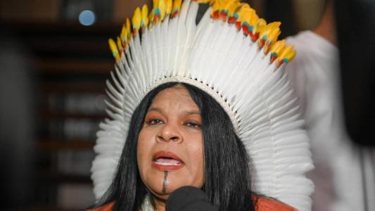 Na véspera de julgamento, Sonia Guajajara fala com Zanin sobre marco temporal.