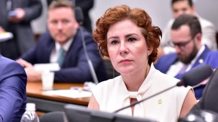 Na véspera do segundo turno das eleições, deputada Carla Zambelli (PL-SP) perseguiu um homem com arma de fogo em punho em um bairro nobre de São Paulo