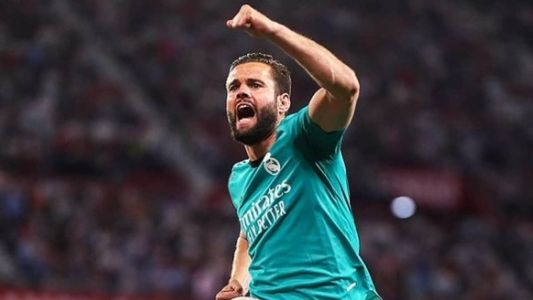 Nacho Fernández renova com o Real Madrid