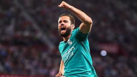 Nacho Fernández renova com o Real Madrid
