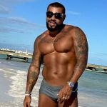 Naldo nega ter cobrado R$ 50 para tirar foto com fã: “É uma brincadeira”