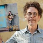 Nando Reis completa 60 anos com espírito jovial e baladas nas rádios