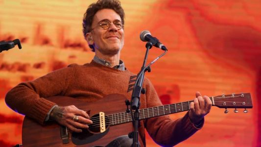 Nando Reis se apresenta neste domingo, ao lado do filho Sebastião, no Minascentro, e desfila um repertório de sucessos