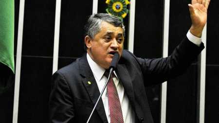 Não é hora de discutir reforma administrativa sugerida por Lira, diz líder do governo à CNN.