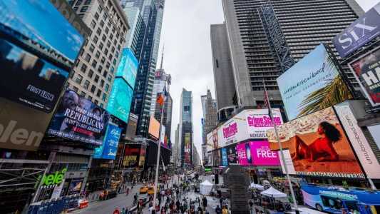 Não é mais preciso ser famoso para aparecer nos outdoors luminosos da Times Square em Nova York