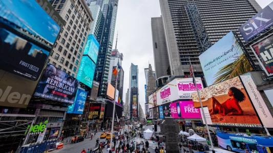 Não é mais preciso ser famoso para aparecer nos outdoors luminosos da Times Square em Nova York
